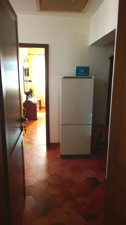 Apartments Free Parking Big Garden بيروغ
